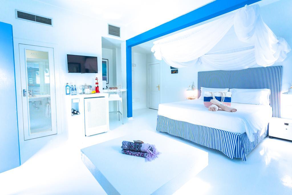 Double Room with Lateral Sea View