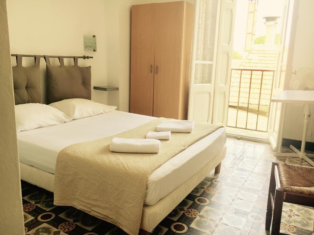 Chambre Double Classique avec Lavabo et Toilettes