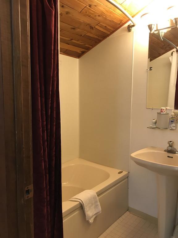Queen Room Spa Bath