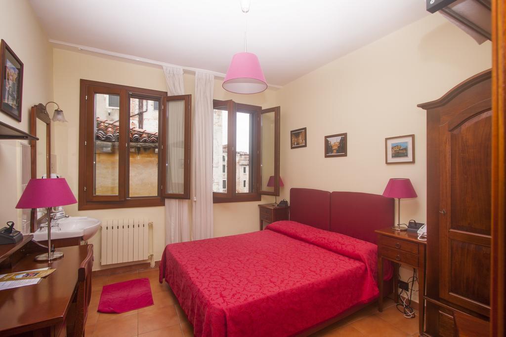 Double Room No Bathroom