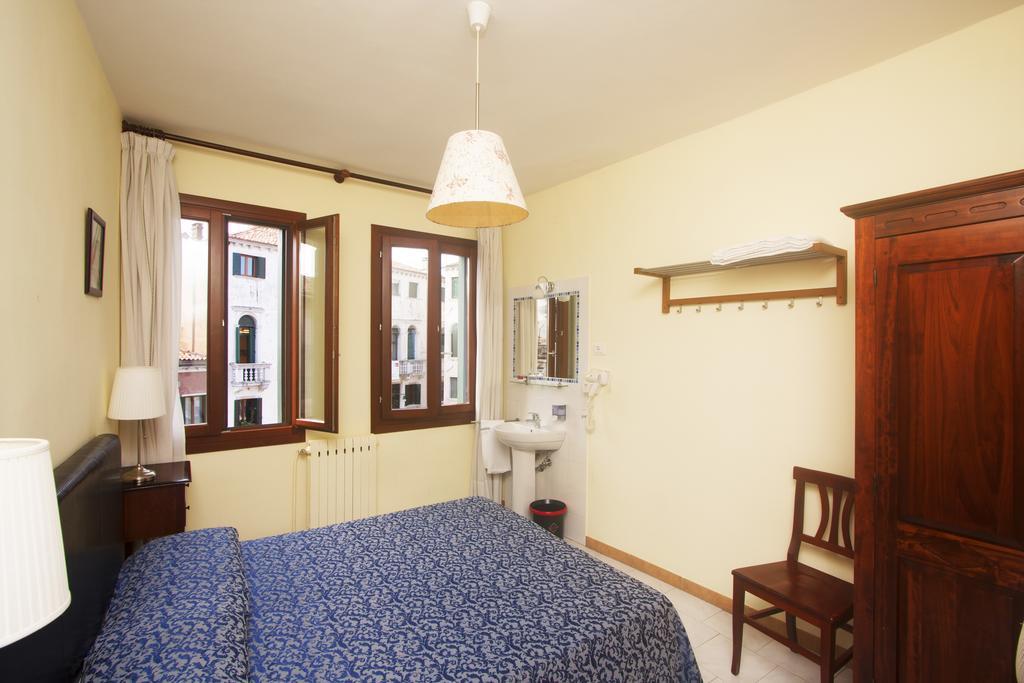 Double Room No Bathroom