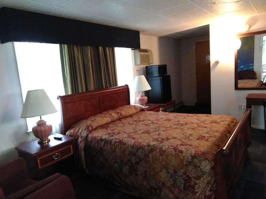 Queen Suite with Spa Bath