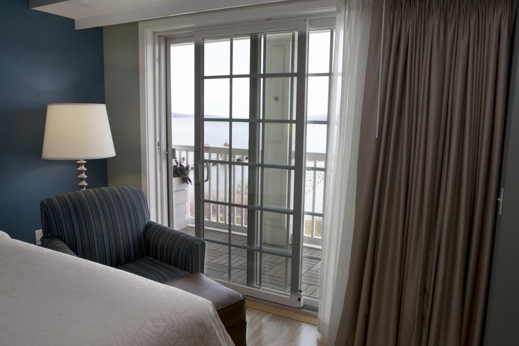 Queen Room Patio Lake View