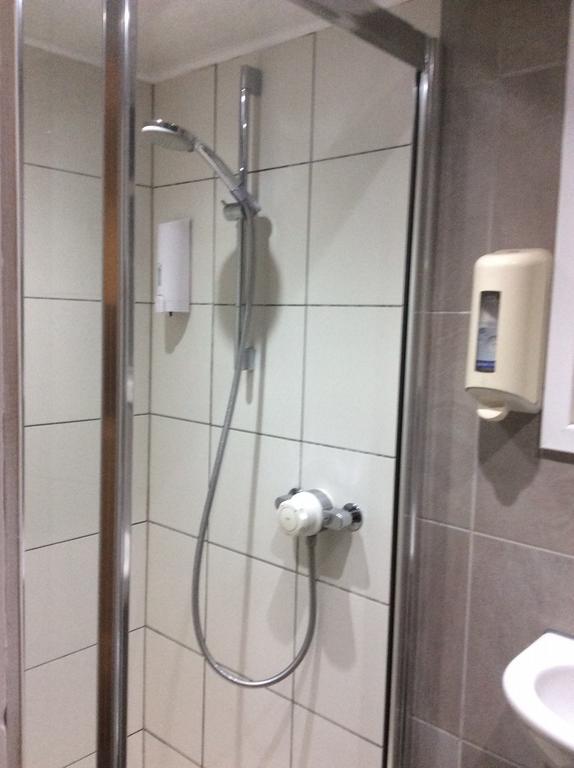Standard Twin Room Toilet