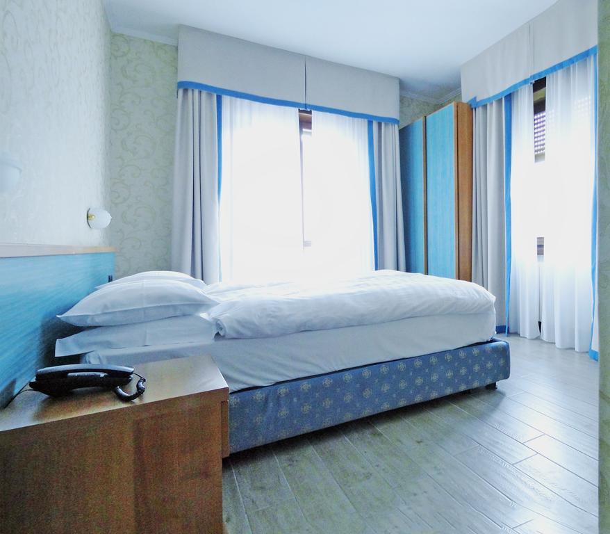 Classic Double Room Balcony Lake View