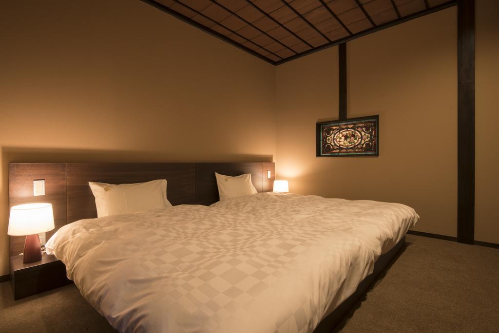Superior Twin Room Shower Kakumeikan