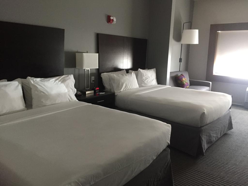 Standard Queen Room Two Queen Beds Communications Accessible