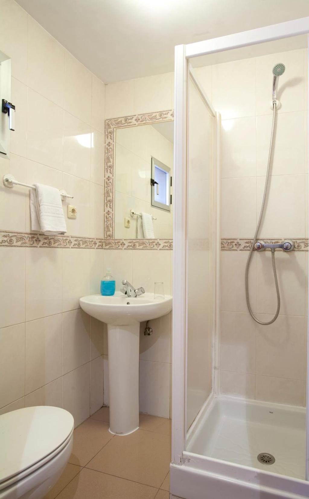 Single Room Private Bathroom