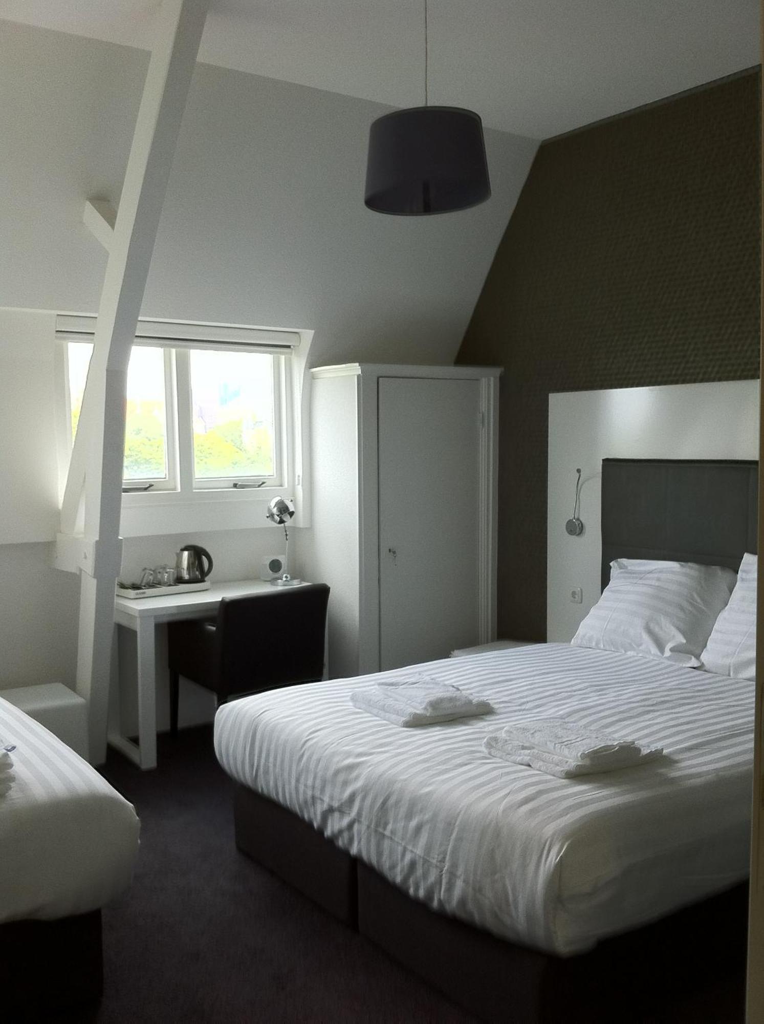 Small Triple Room,425309955:JPEG