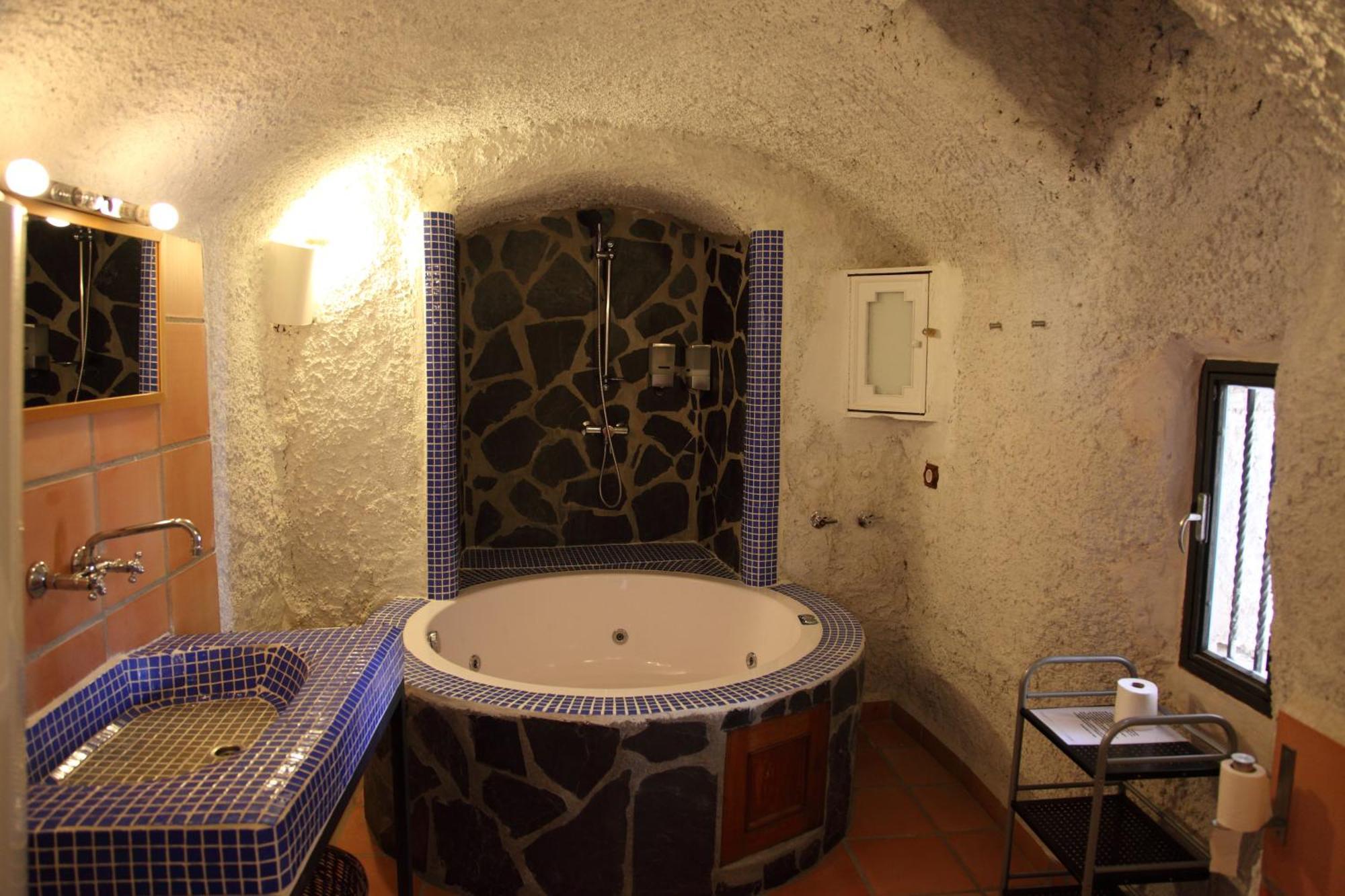 Superior Cave Hot tub