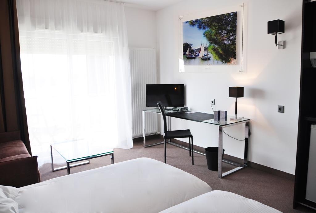 Studio 2 Twin Beds