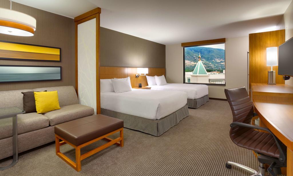 Queen Room Two Queen Beds Tub Disability Access or High Floor