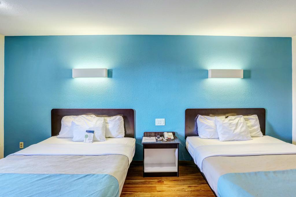 Queen Room with Two Queen Beds - Disability Access - Smoking