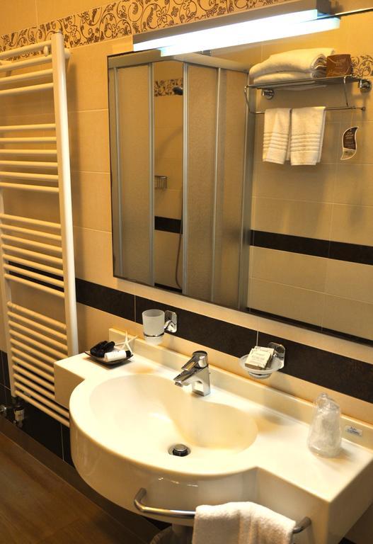 Triple Room,463276323:JPEG