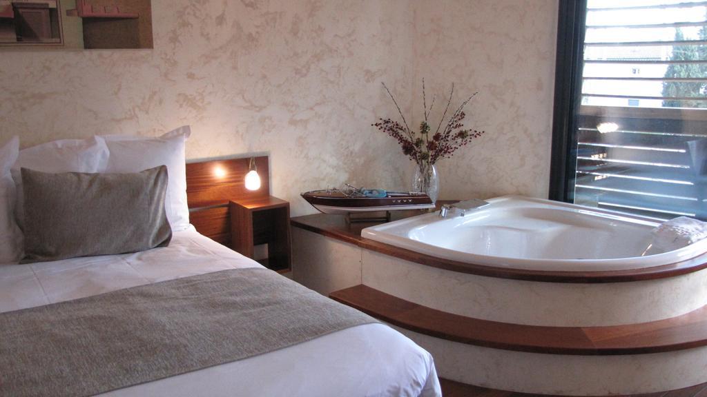 Suite Spa Bath Kitchenette