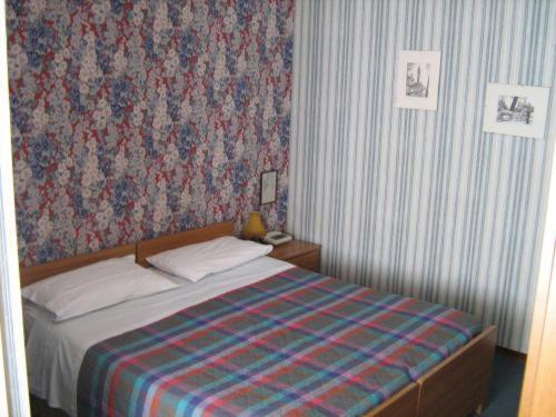 Single Room,694008552:JPEG