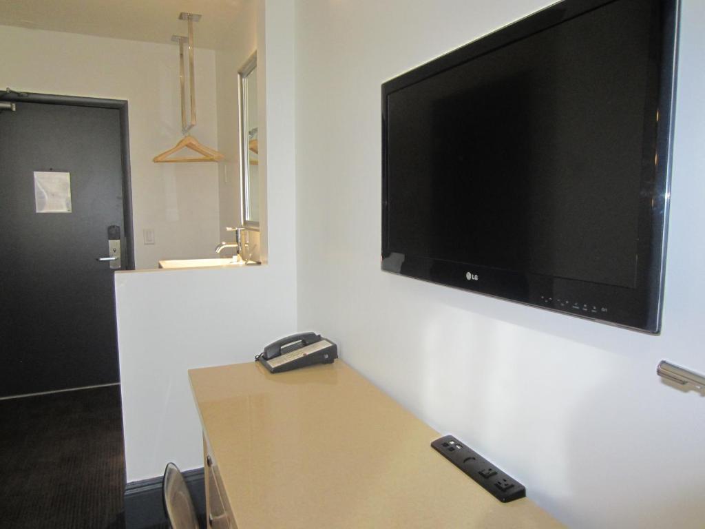 Queen Room - Disability Access