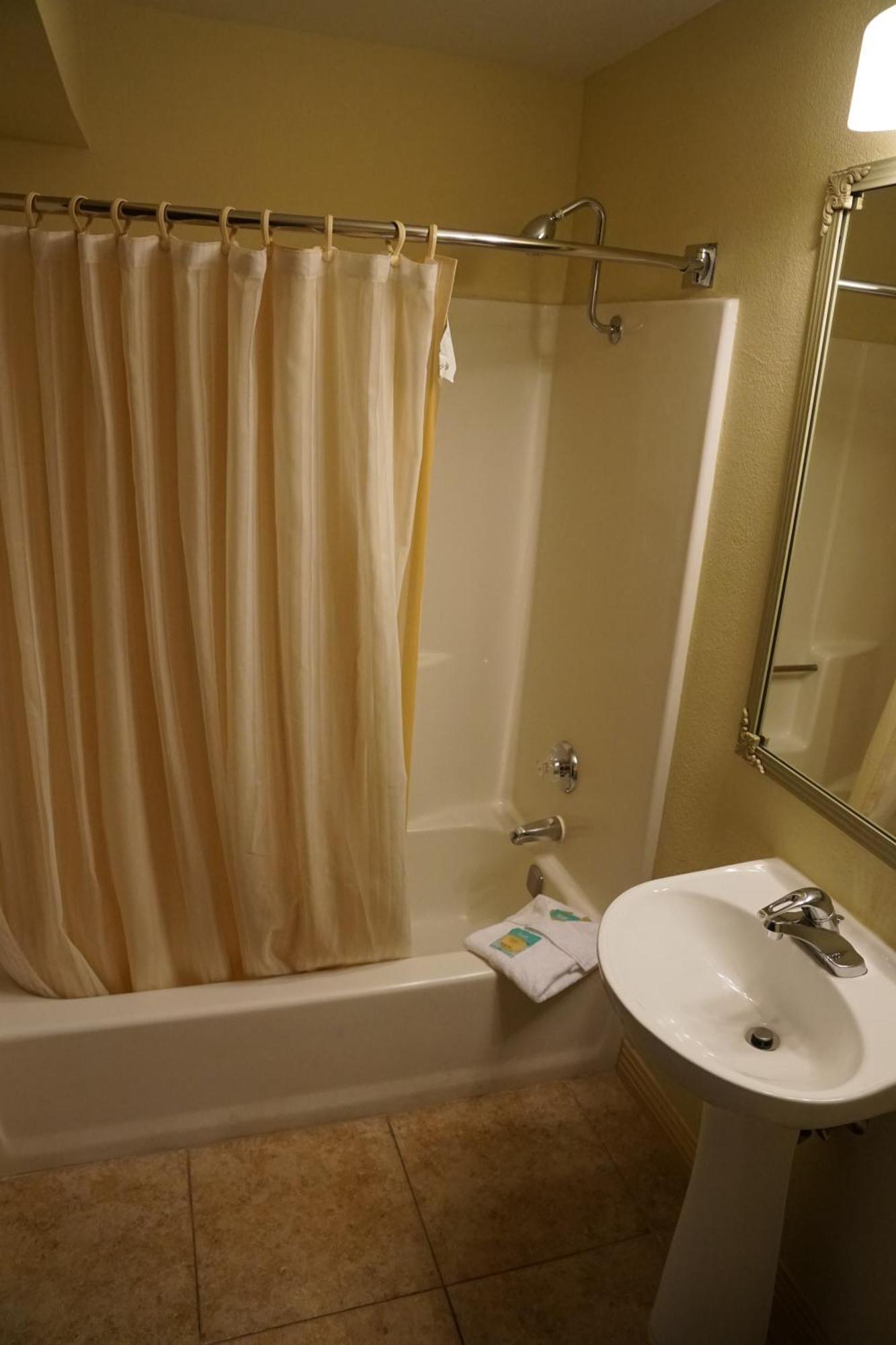 Superior Queen Room Bathtub Grab Bars Mobility Accessible or Non-Smoking