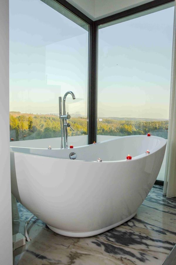 King Suite Pool View