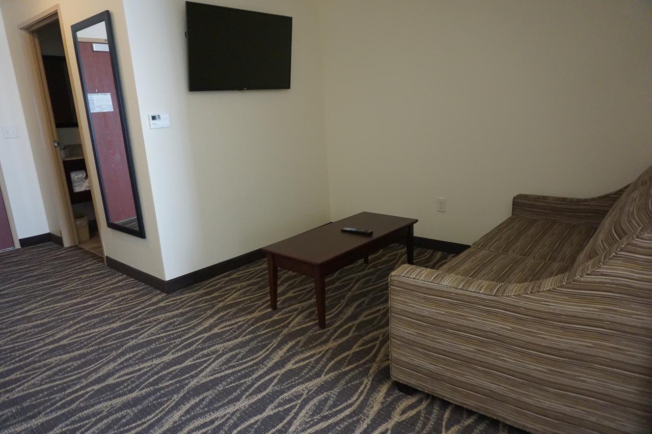 Deluxe King Suite