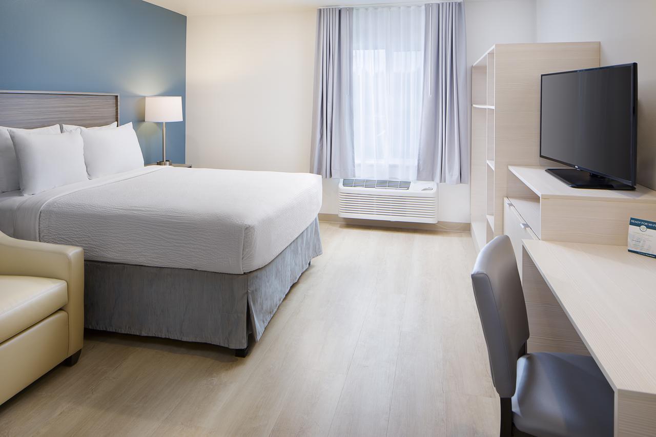 Queen Room with Tub and Sofa Bed - Disability Access/Non-Smoking