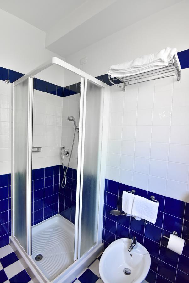 Appartamento con 1 Camera da Letto e Vista Mare Parziale