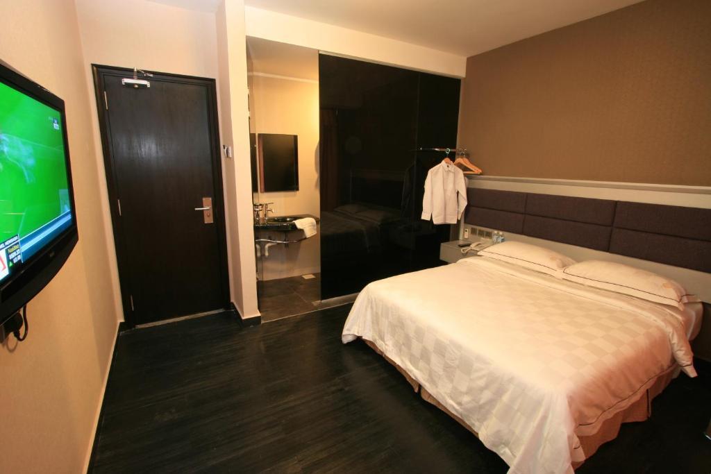 Standard Room - 1 Queen Bed,584907288:JPEG
