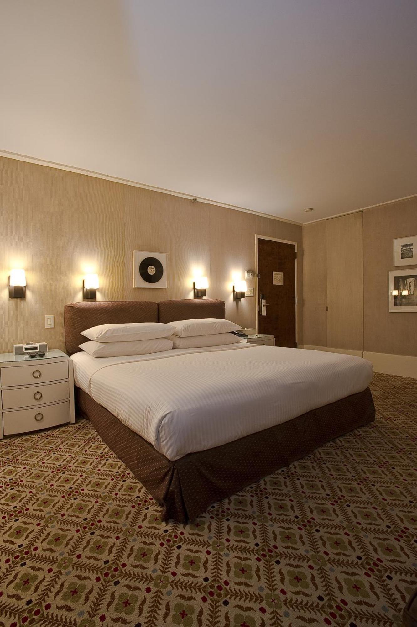 Twee Communicerende Kamers met Queensize Bed
