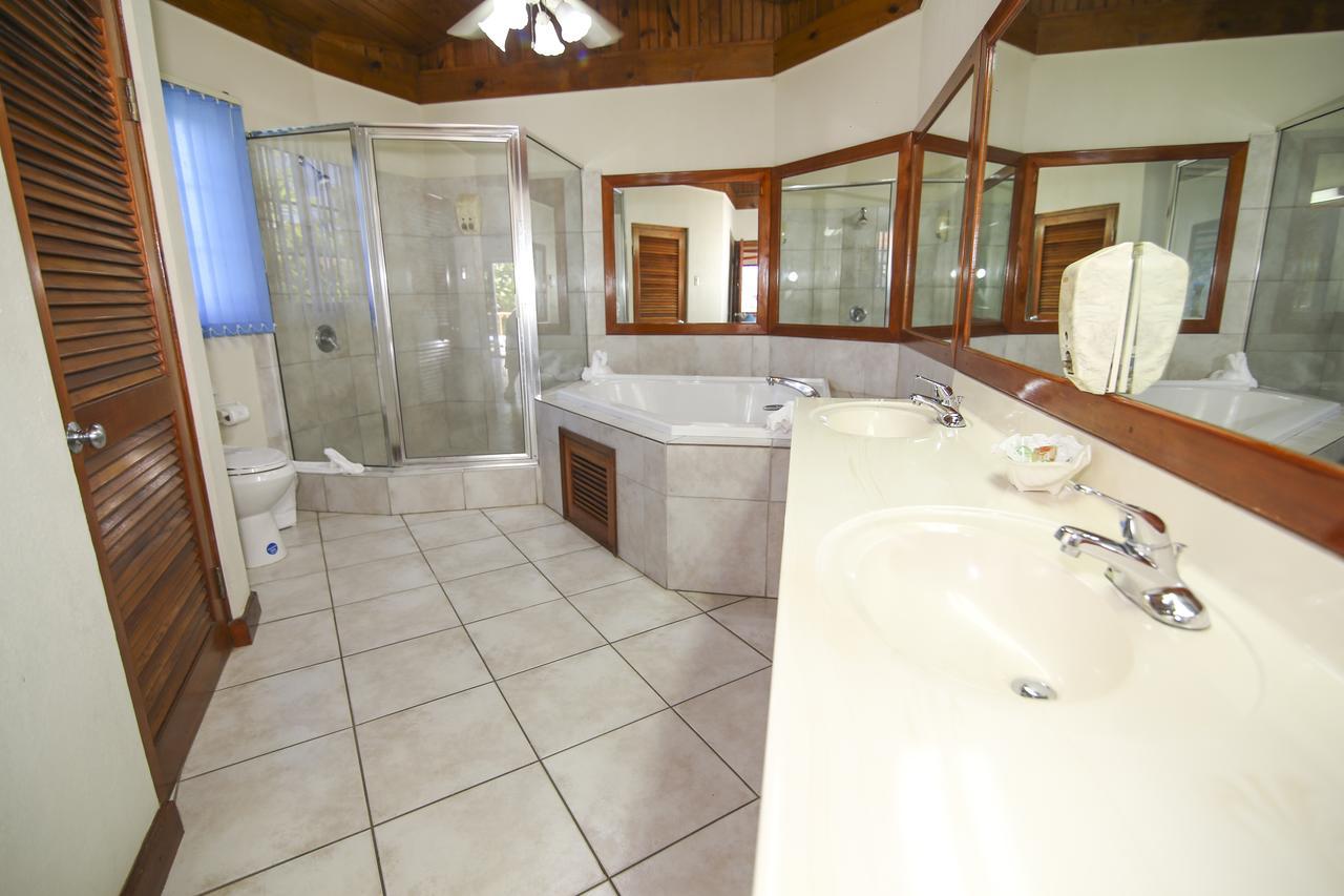 Honeymoon Suite