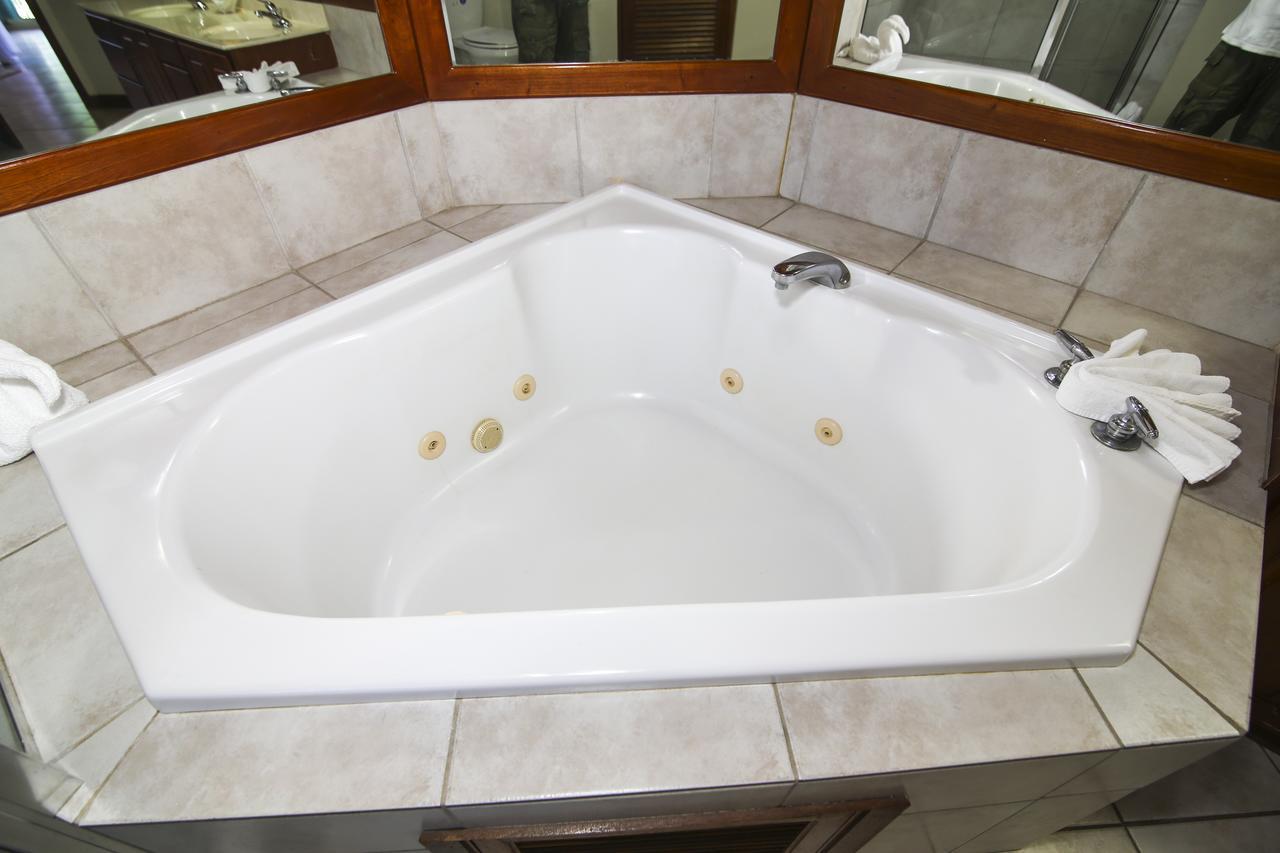 Honeymoon Suite