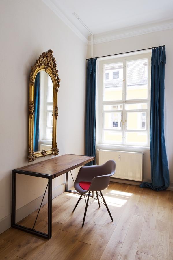 One-Bedroom Apartment Sofa Bed