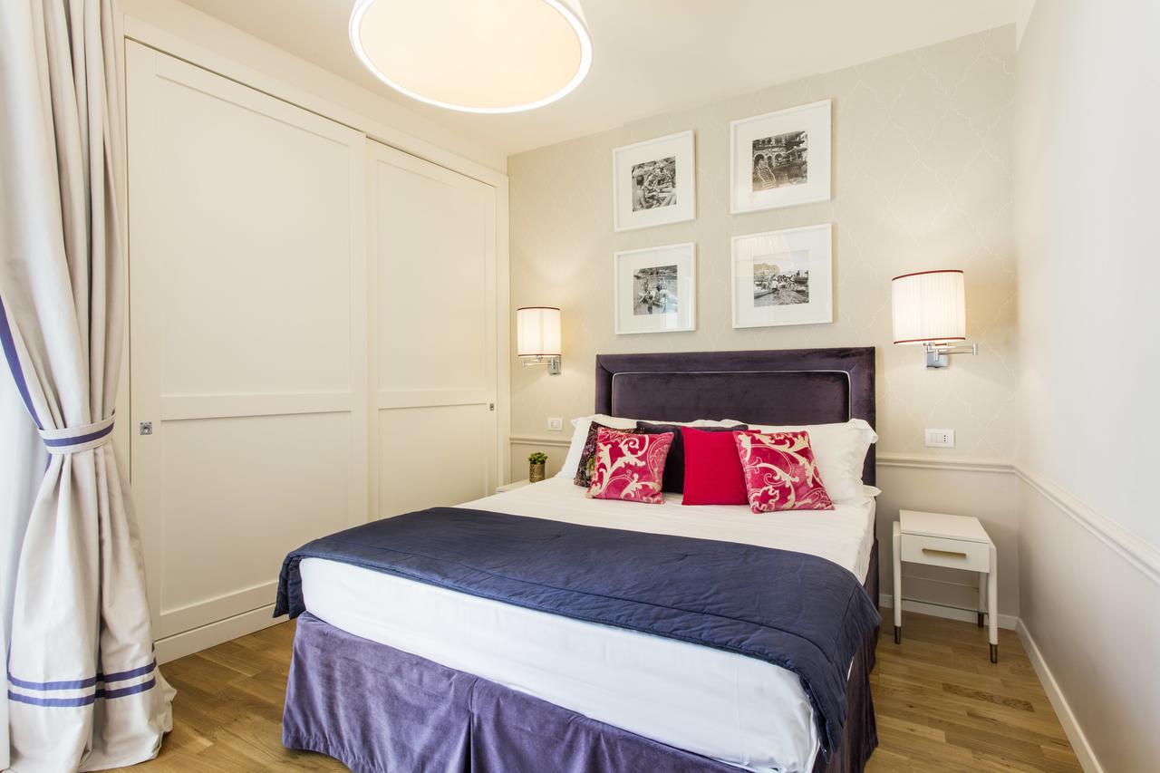 Deluxe One-Bedroom Apartment Balcony