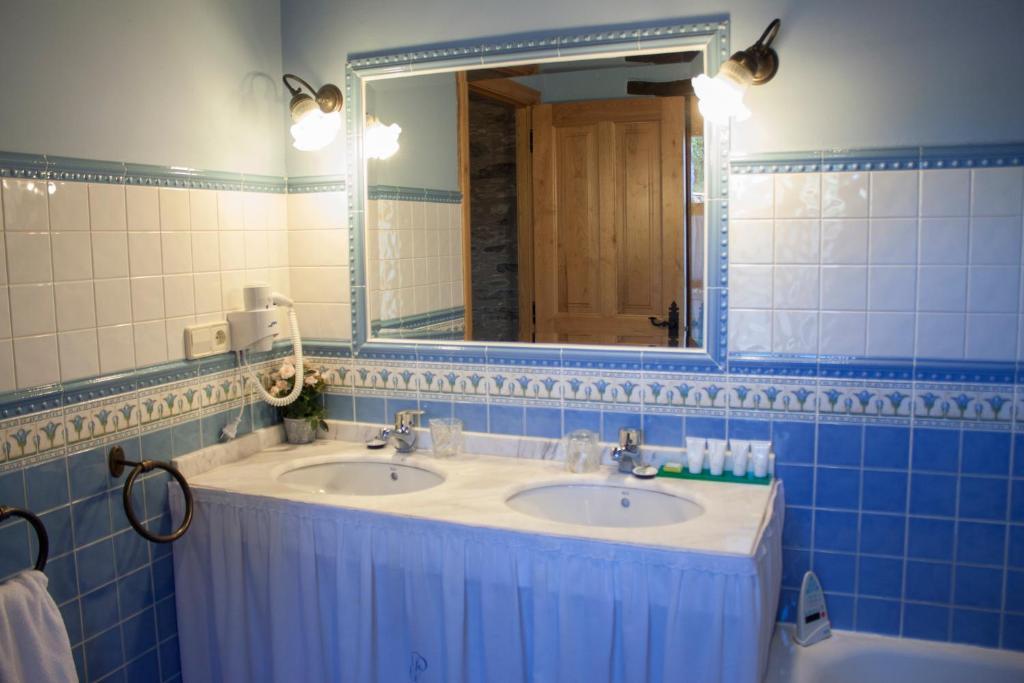 Double or Twin Room,51192805:JPEG