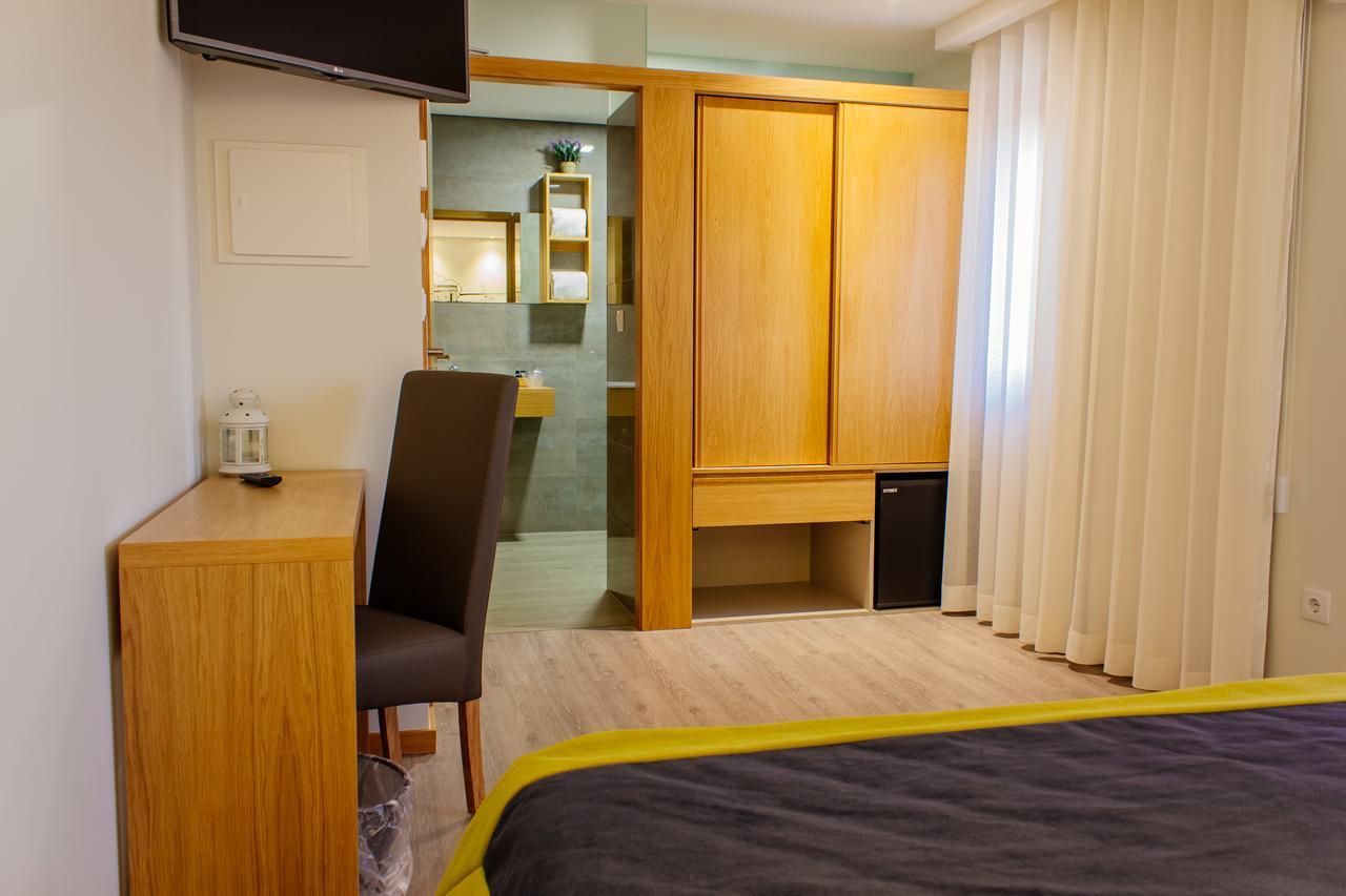 Deluxe Double Room Shower