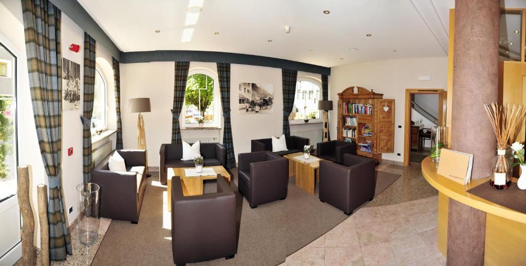 Deluxe One-Bedroom Apartment