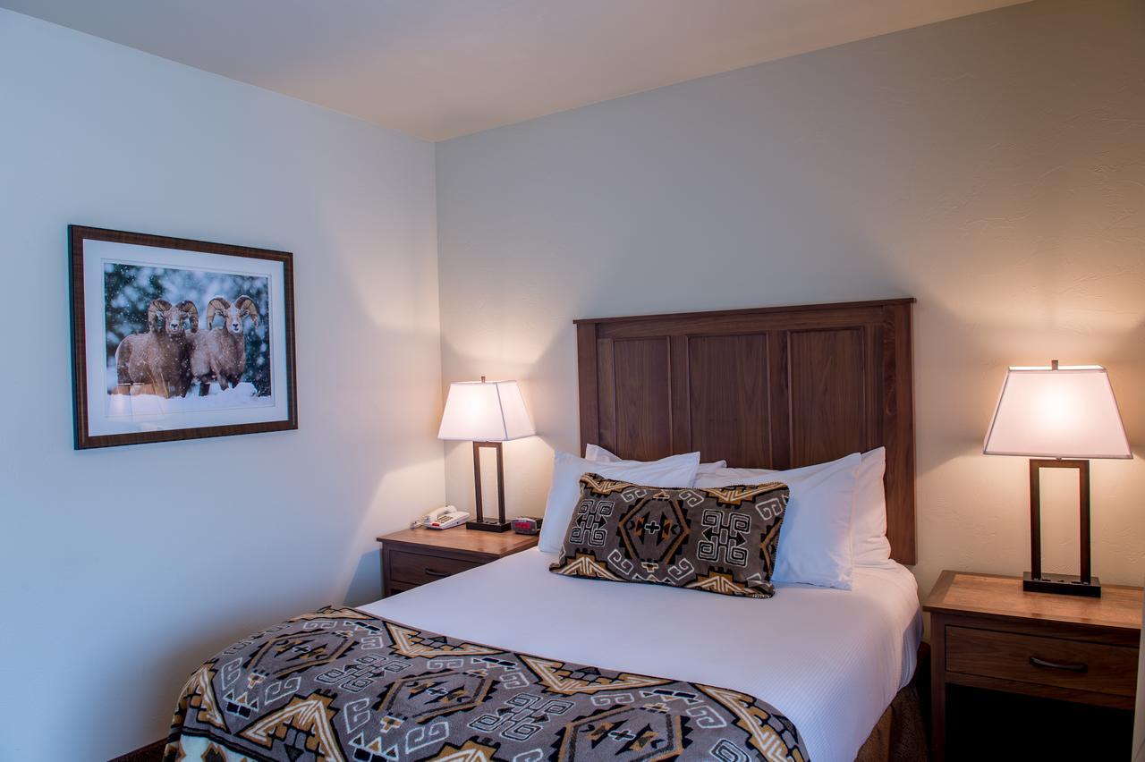 Queen Suite Two Queen Beds