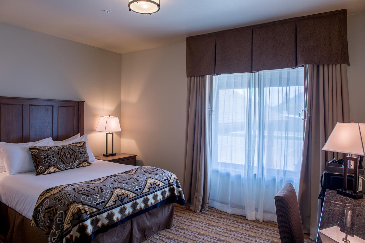 Queen Suite Two Queen Beds