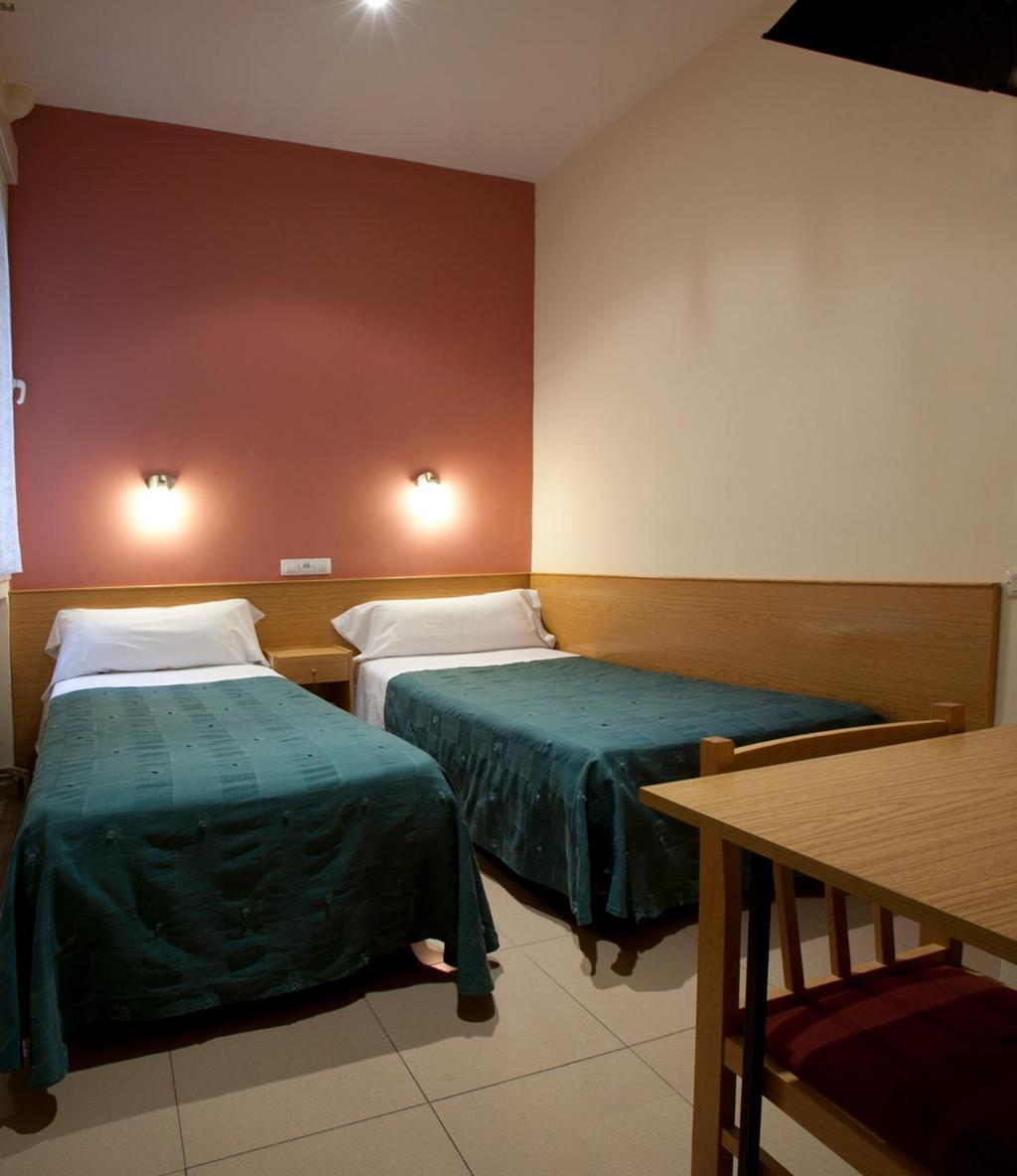 Double or Twin Room Private Bathroom