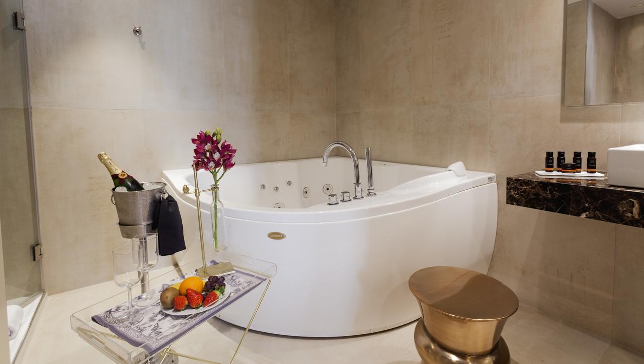 Deluxe Double Room with Jacuzzi®,1284803635:JPEG
