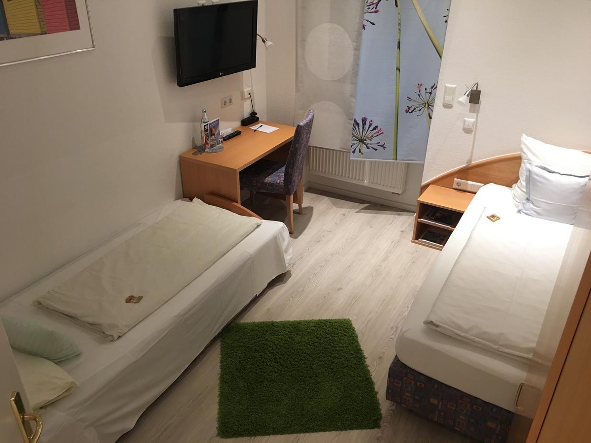 Small Twin Room,520139025:JPEG