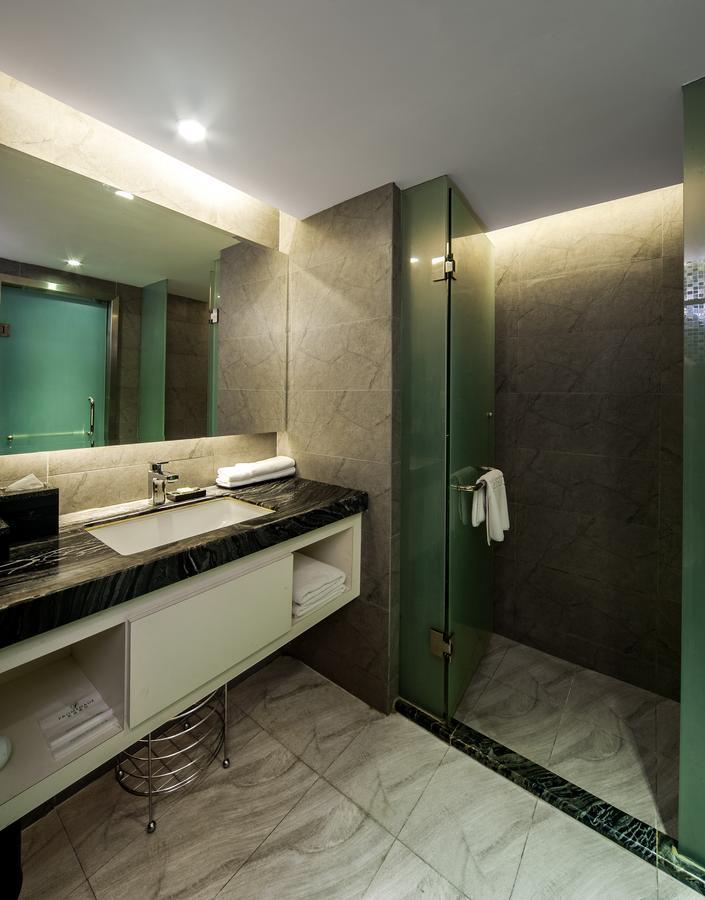 Promenade Superior Twin Room Club Lounge Access City View