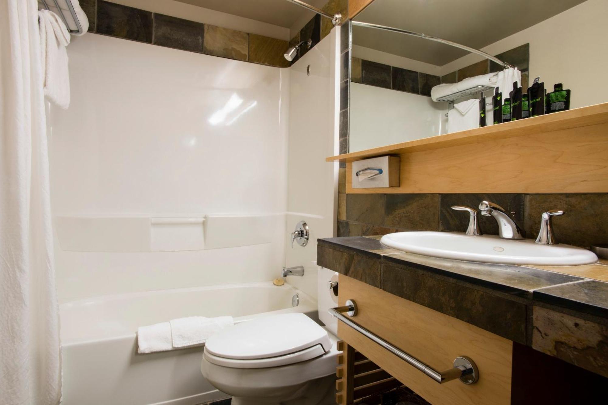 Deluxe Zimmer mit Kingsize-Bett und Bergblick