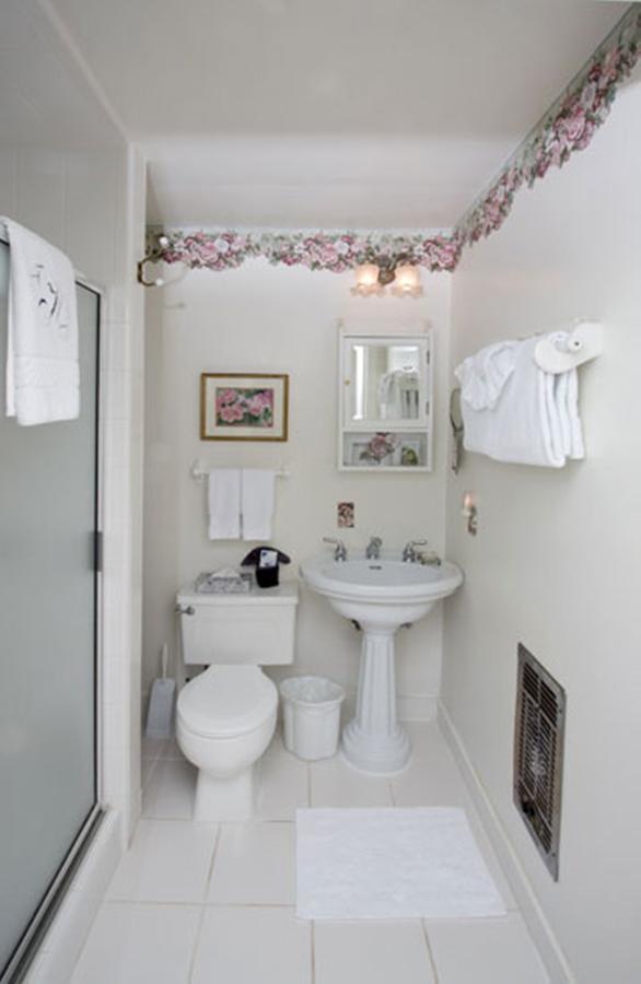 Annie's Room Standard Queen