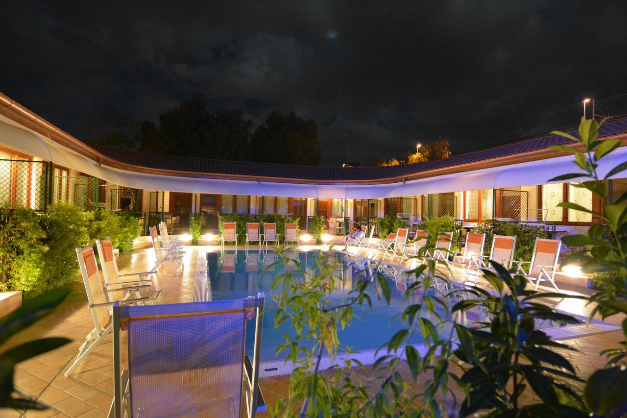 Double Room Pool View,526010694:JPEG