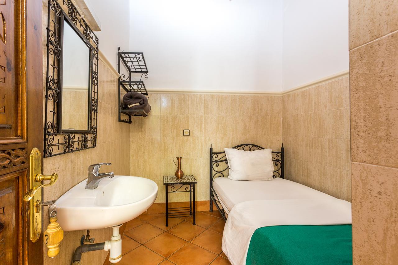 Habitación Individual con ducha y aseo compartidos