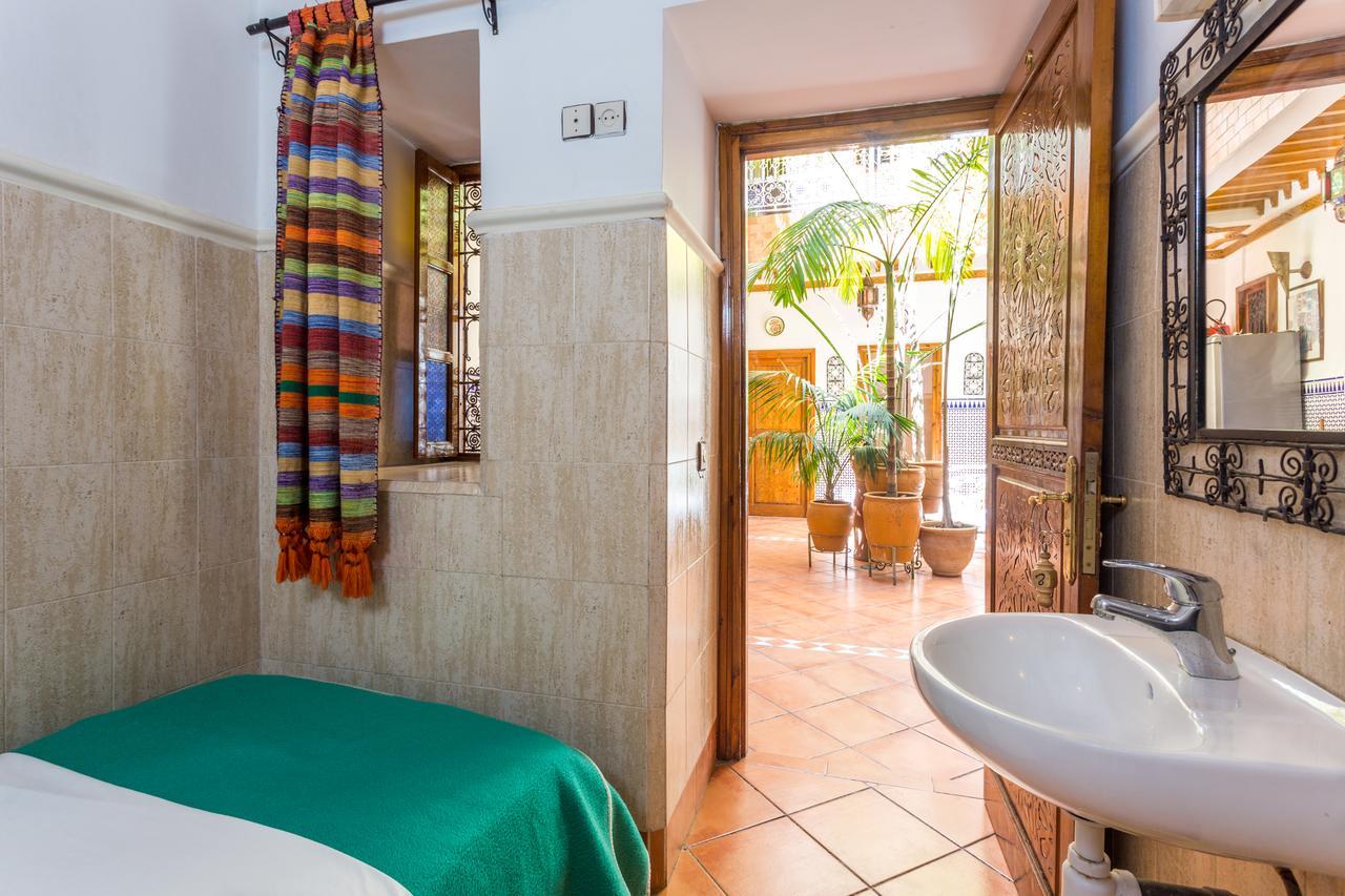 Single Room Shared Shower Toilet