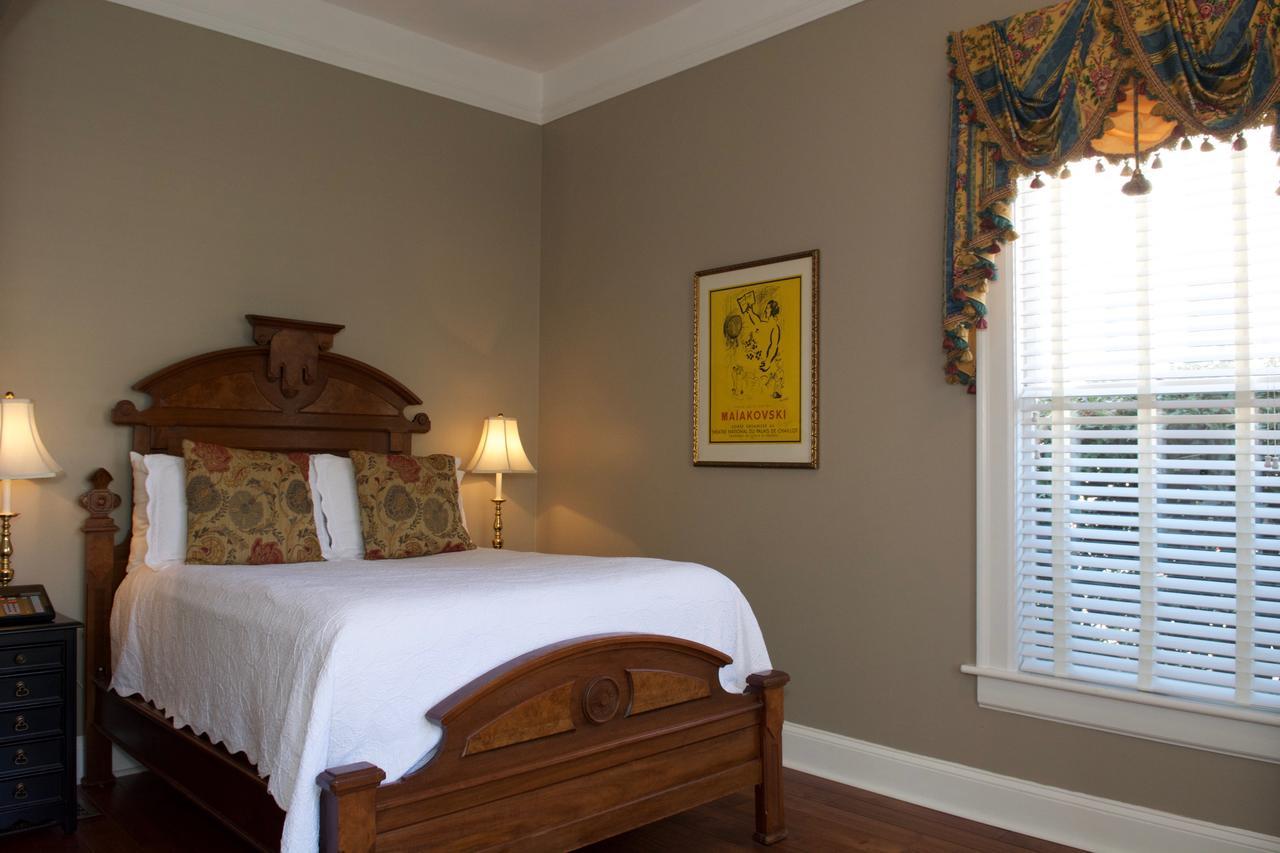 Standard Double Room - Thompson House
