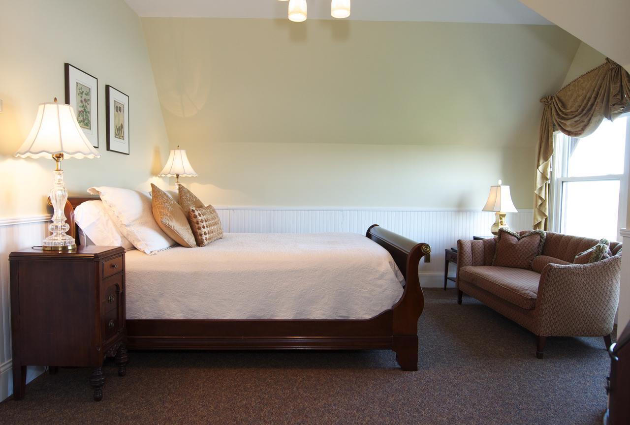 Queen Room with Spa Tub - Gentry - Maclellan House
