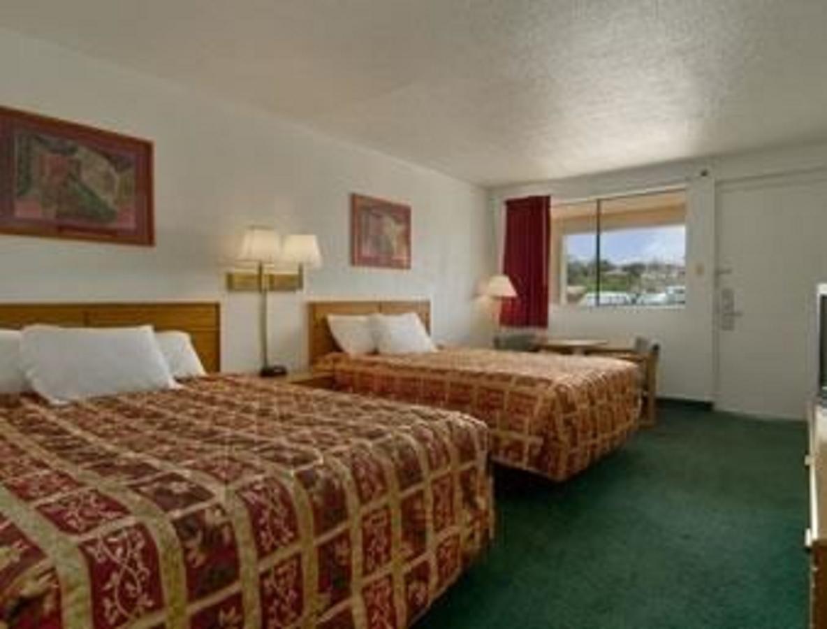 Queen Room Two Queen Beds Non-Smoking