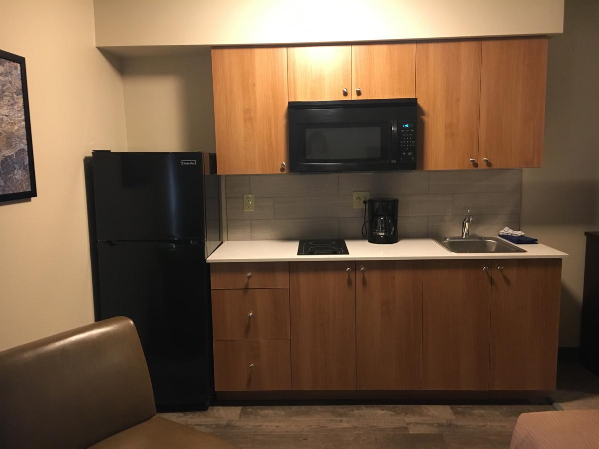 Queen Studio Kitchenette